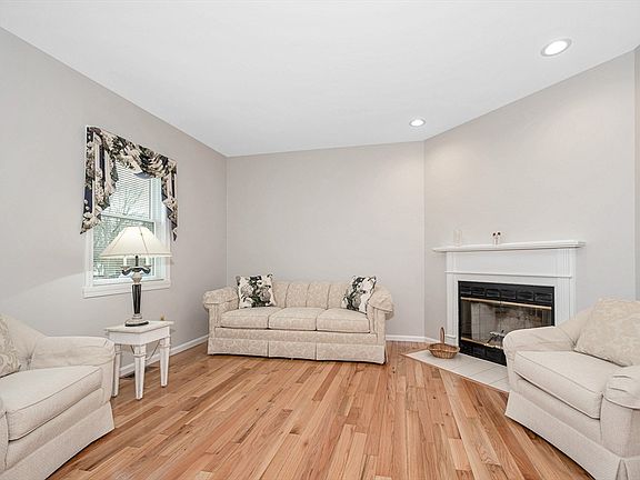 4th image of 6 Juniper Wood Dr