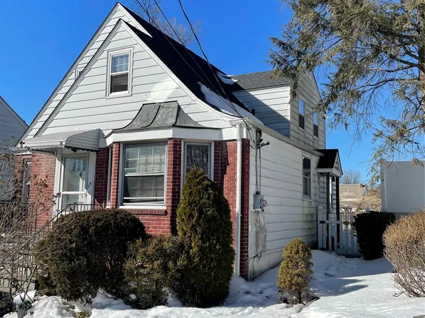 39 McCollom Place, Yonkers, NY 10704