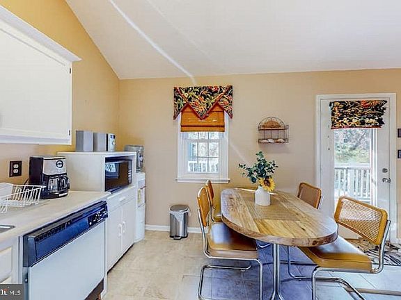 5th image of 504 Seaweed Ln Unit A