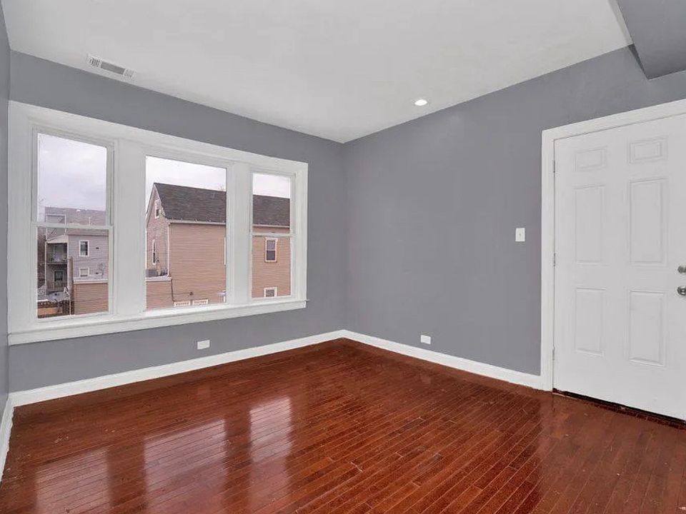 2nd image of 1007 W 62nd St