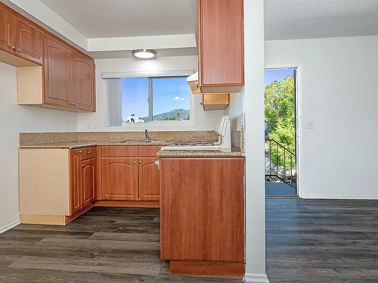 840 Fischer St — Photo 8