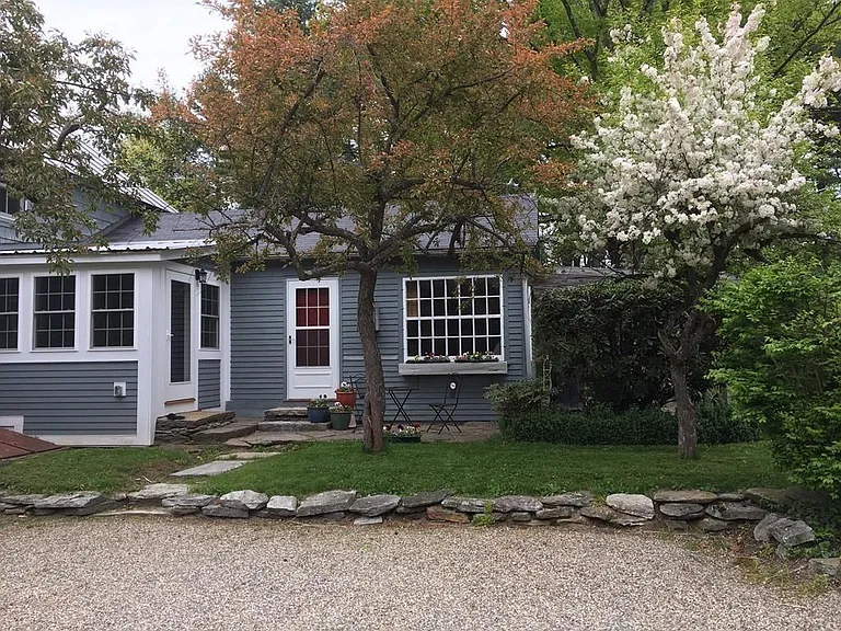12 W Pelham Rd — Photo 2