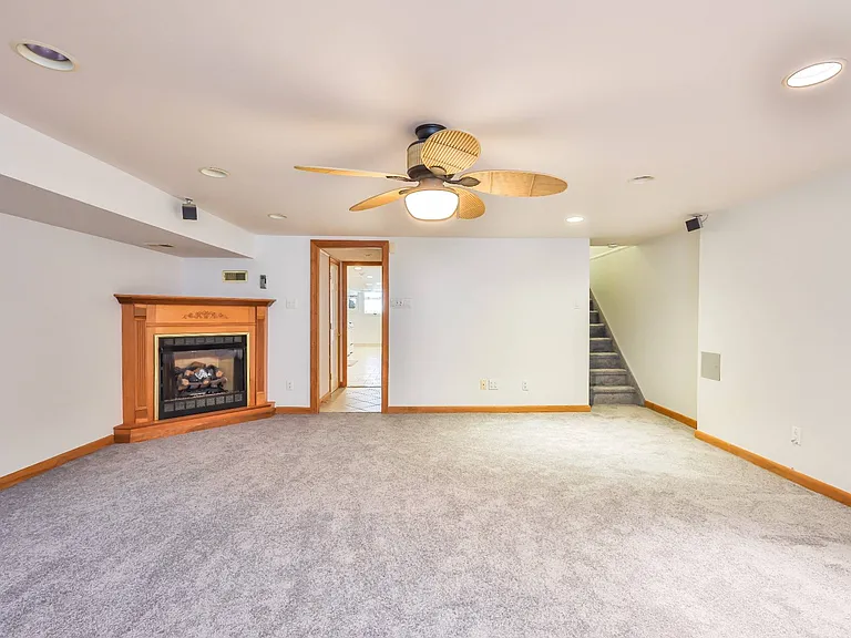 9898 Wistaria St — Photo 42