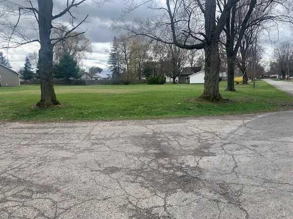 720 Park St, Howard City, MI 49329
