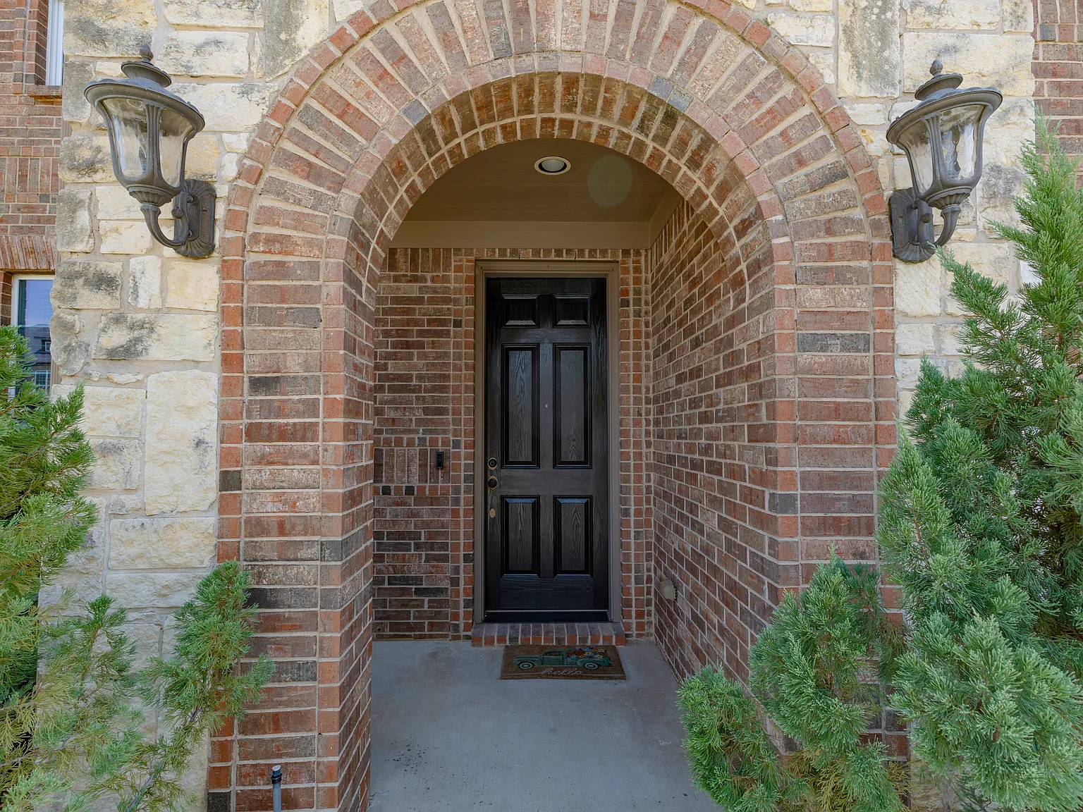 4 bed, 3493 sqft, $3,200 — Photo 3