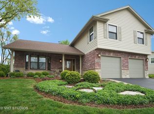 1652 Minnesota Dr, Elk Grove Village, IL 60007