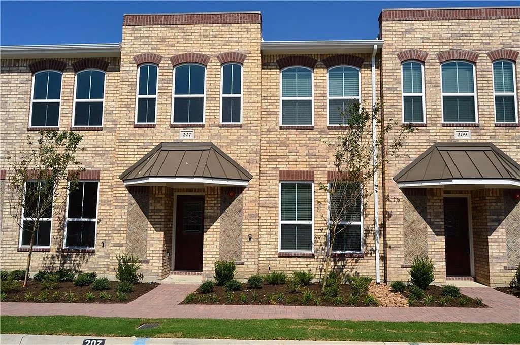 3 bed, 1861 sqft, $2,295 — Photo 1