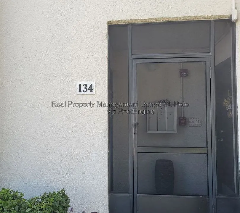 711 Russell Ln