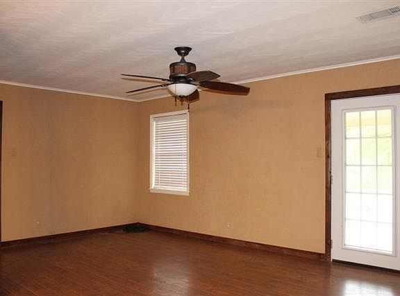 4th image of 1125 Cope Dr