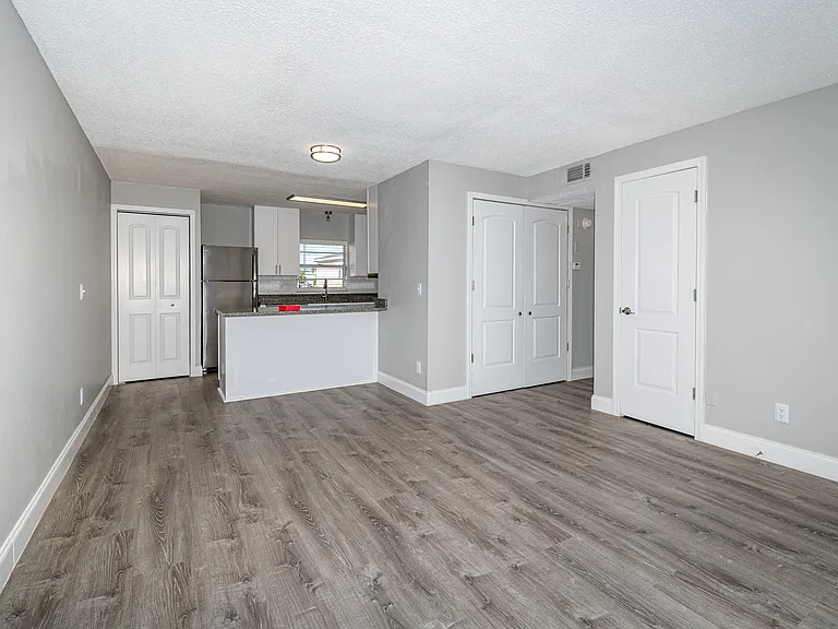 Seaside Apartments — Photo 14