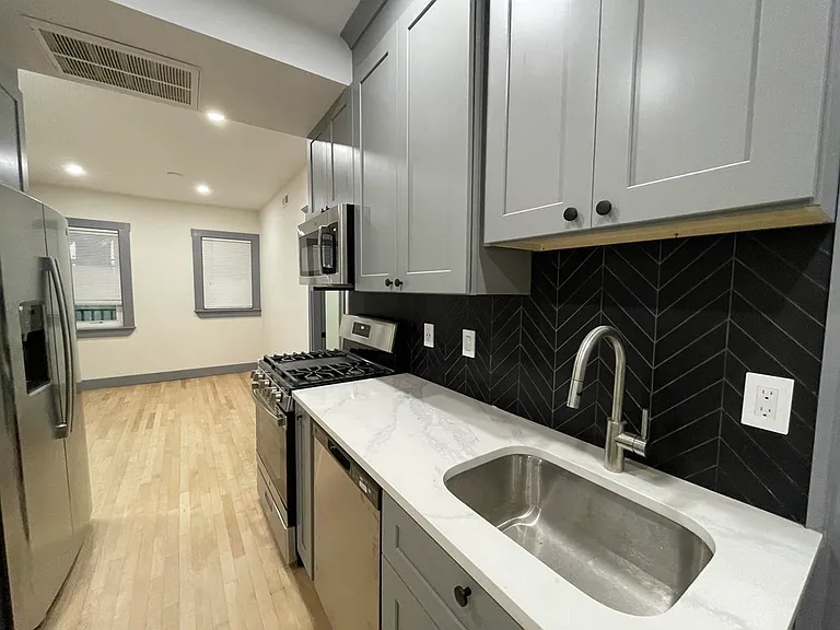 41 Long Ave #3 — Photo 1