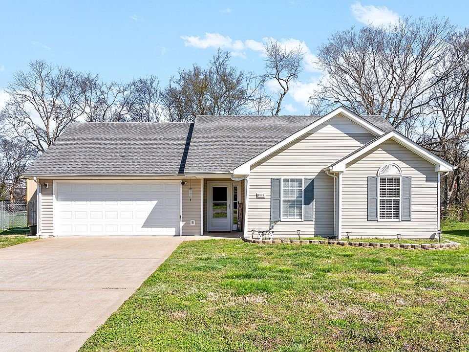 1st image of 1045 Waterford Cir
