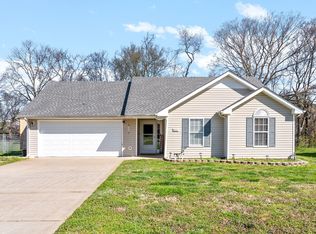 1045 Waterford Cir, Clarksville, TN 37040