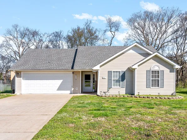 1045 Waterford Cir, Clarksville, TN 37040