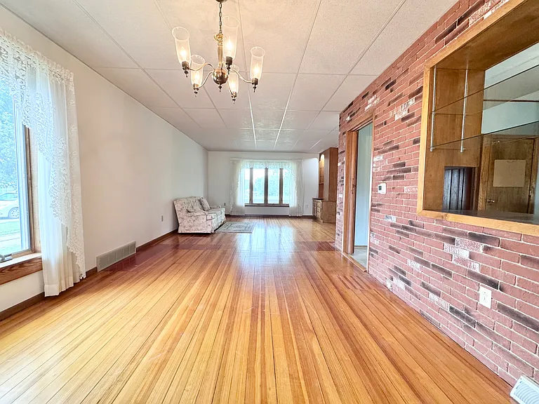 1016 Pleasant St — Photo 18