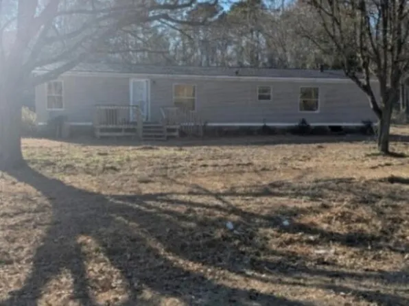 109 1st Ln, Clinton, NC 28328