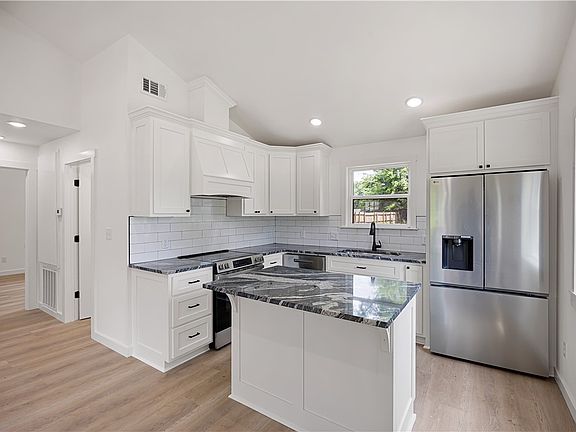 2nd image of 319 Perry St