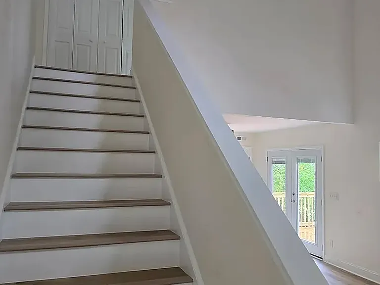 803 Churchill Dr — Photo 6