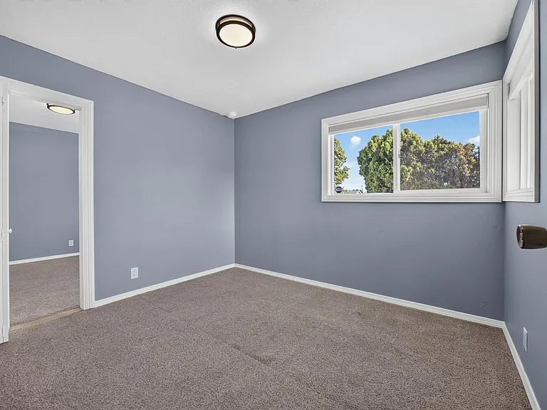 1201 W Baker Ave — Photo 30