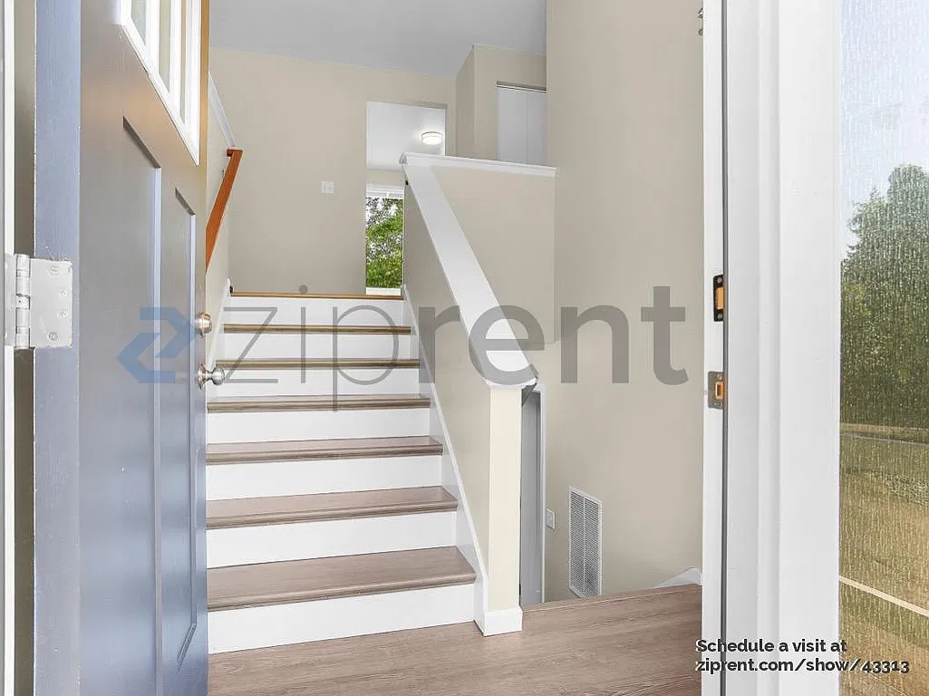 3 bed, 1760 sqft, $3,740 — Photo 4