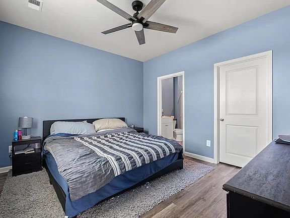 4th image of 402 Toledo St