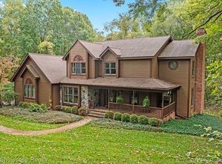 625 Cumberland Trl, Milford, MI 48381