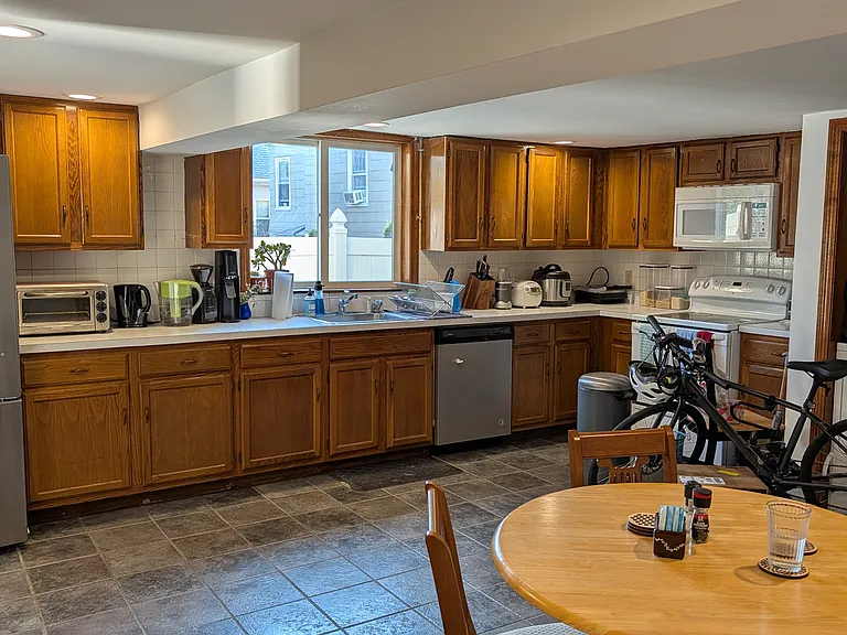 40 Columbus Ave #B — Photo 1
