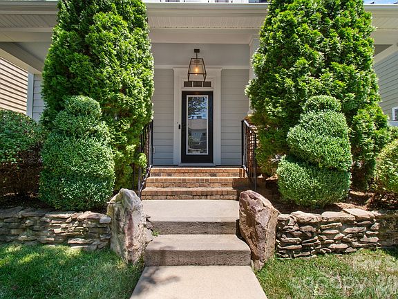 2nd image of 10421 Royal Winchester Dr