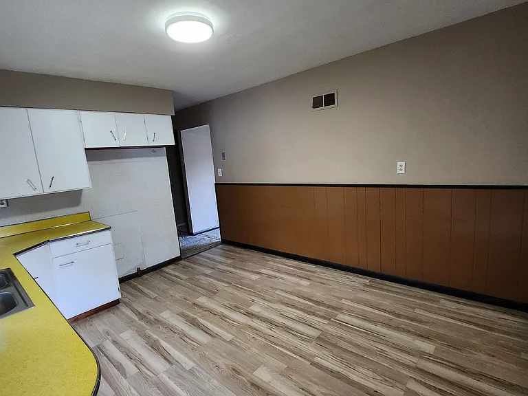 2116 W Kettelle St — Photo 8