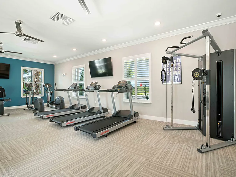 The Oaks on the Lake Upscale 55+ Apartments — Photo 3