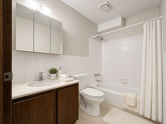 4th image of 615 Bean St #4
