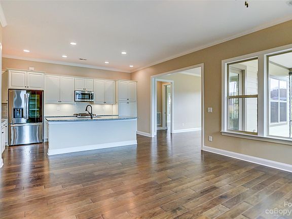4th image of 495 Flat Rock Dr