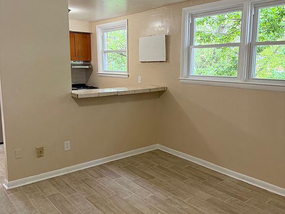 2nd image of 2103 Rhawn St