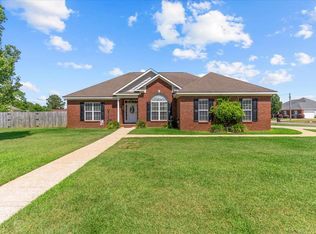 102 Huntington Dr, Headland, AL 36345