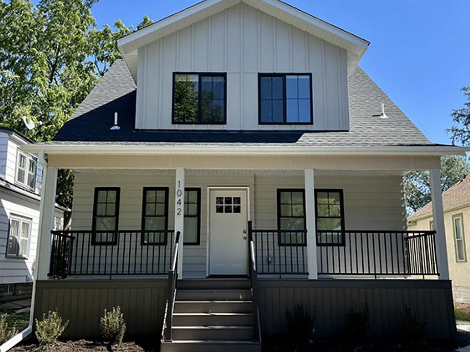 1042 20th Ave SE