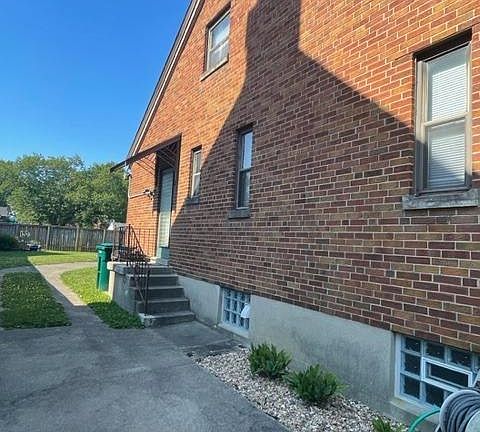 4th image of 3533 Daytona Ave