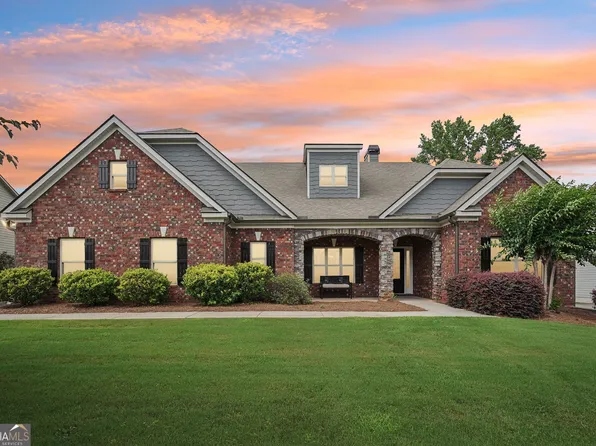 8240 Post Oak Ln, Gainesville, GA 30506
