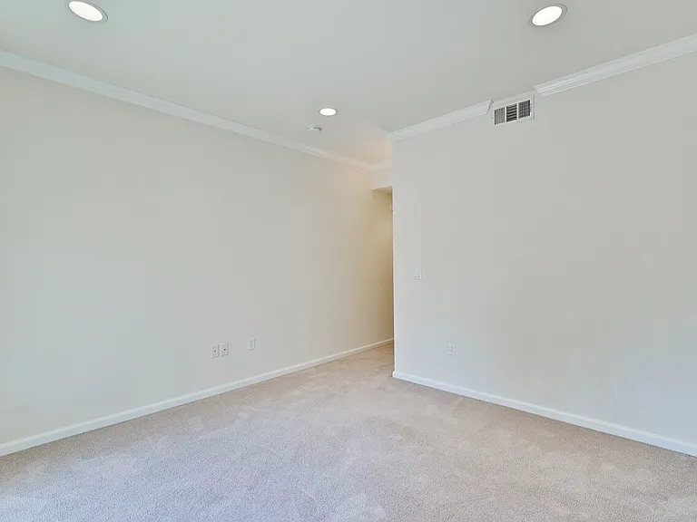 Encinal Place Apartments — Photo 28