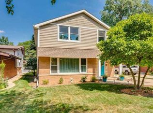 843 Sylviawood Ave, Park Ridge, IL 60068