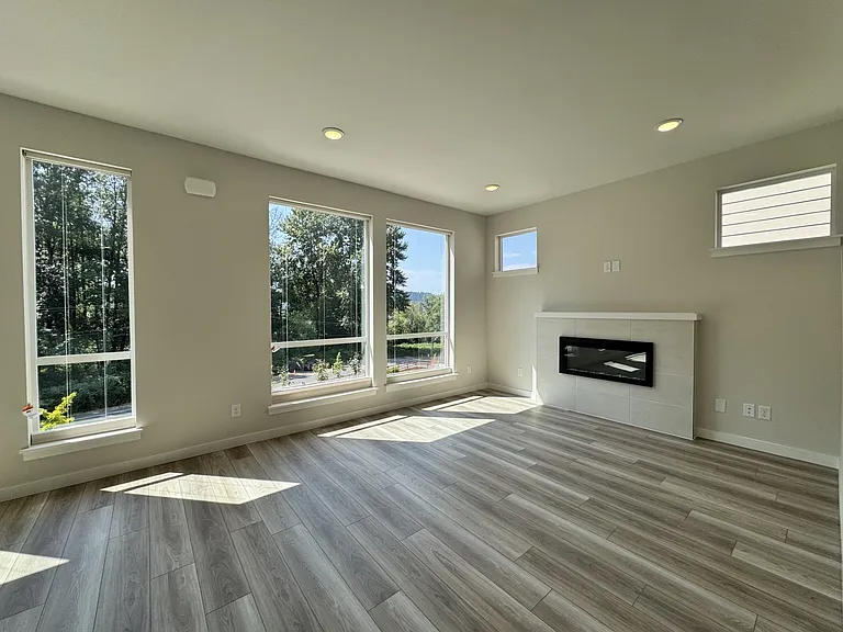 4255 Aberdeen Way NE — Photo 3