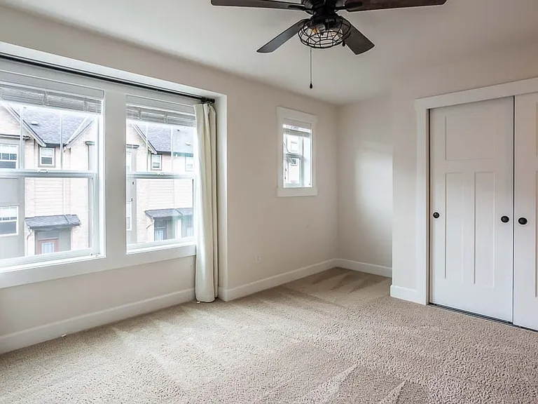 1371 Brooklyn Walk NE — Photo 10