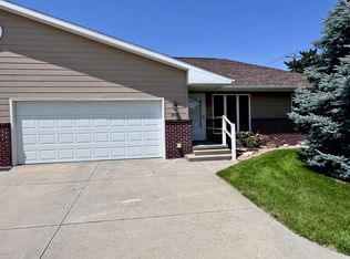 303 E 56th St, Kearney, NE 68847