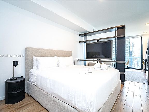 4th image of 398 NE 5th St #2602