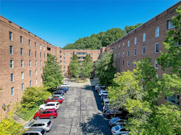 302 Fox Chapel Rd APT 302, Pittsburgh, PA 15238