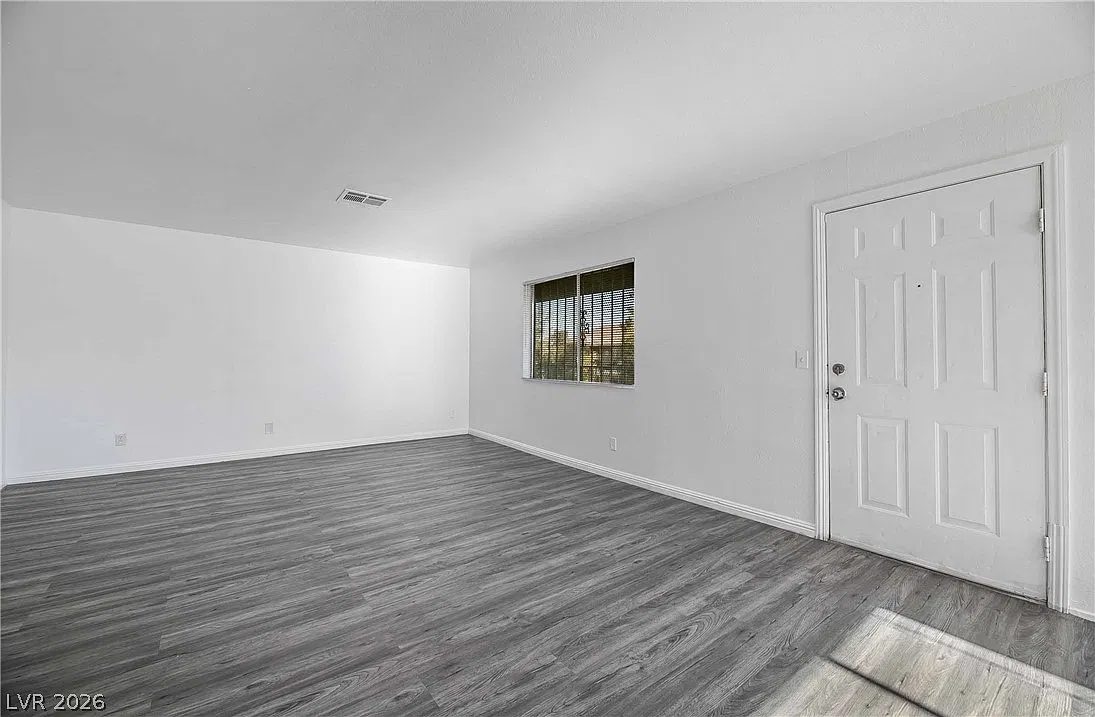 3 bed, 2.0 bath, 3604 sqft, $1,200 — Photo 3