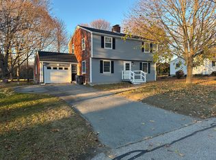 4 Longmeadow Ave, Middletown, RI 02842