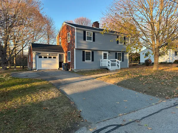 4 Longmeadow Ave, Middletown, RI 02842