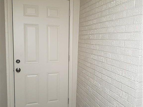 3rd image of 108 E Grimmett Dr