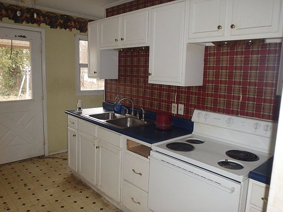 3rd image of 1815 Ravenswood Dr
