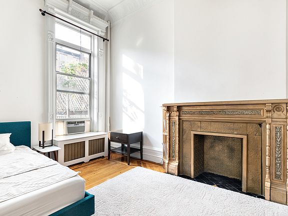 4th image of 826 Union St #1